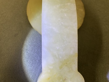 Un sceptre 'ruyi' en pierre dure incrust&eacute;e, Chine, 19&egrave;me/20&egrave;me